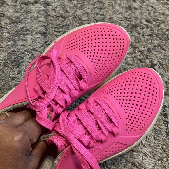 Crocs Women's Pink lace up Sneakers sz 8 - Picture 4 of 9